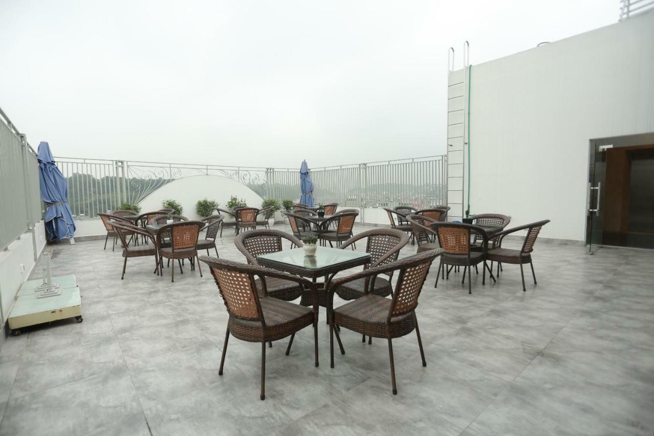 Dayth Hotel Ha Long Bagian luar foto